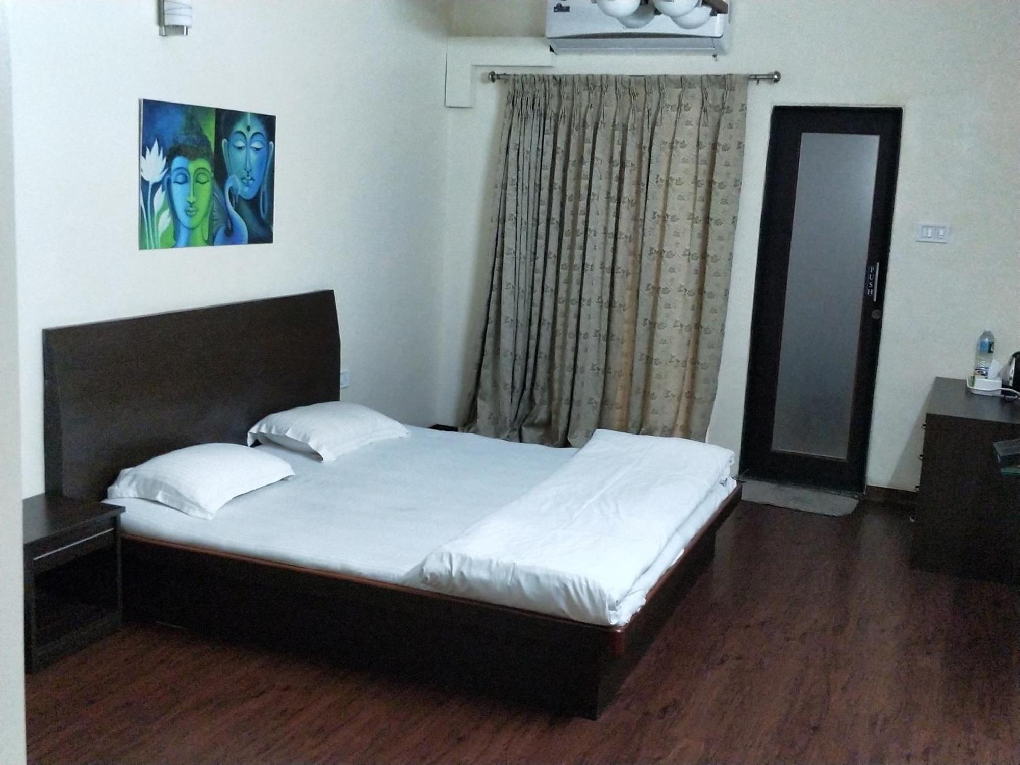 Apple Tree Apartments Koregaon Park Pune Exterior foto